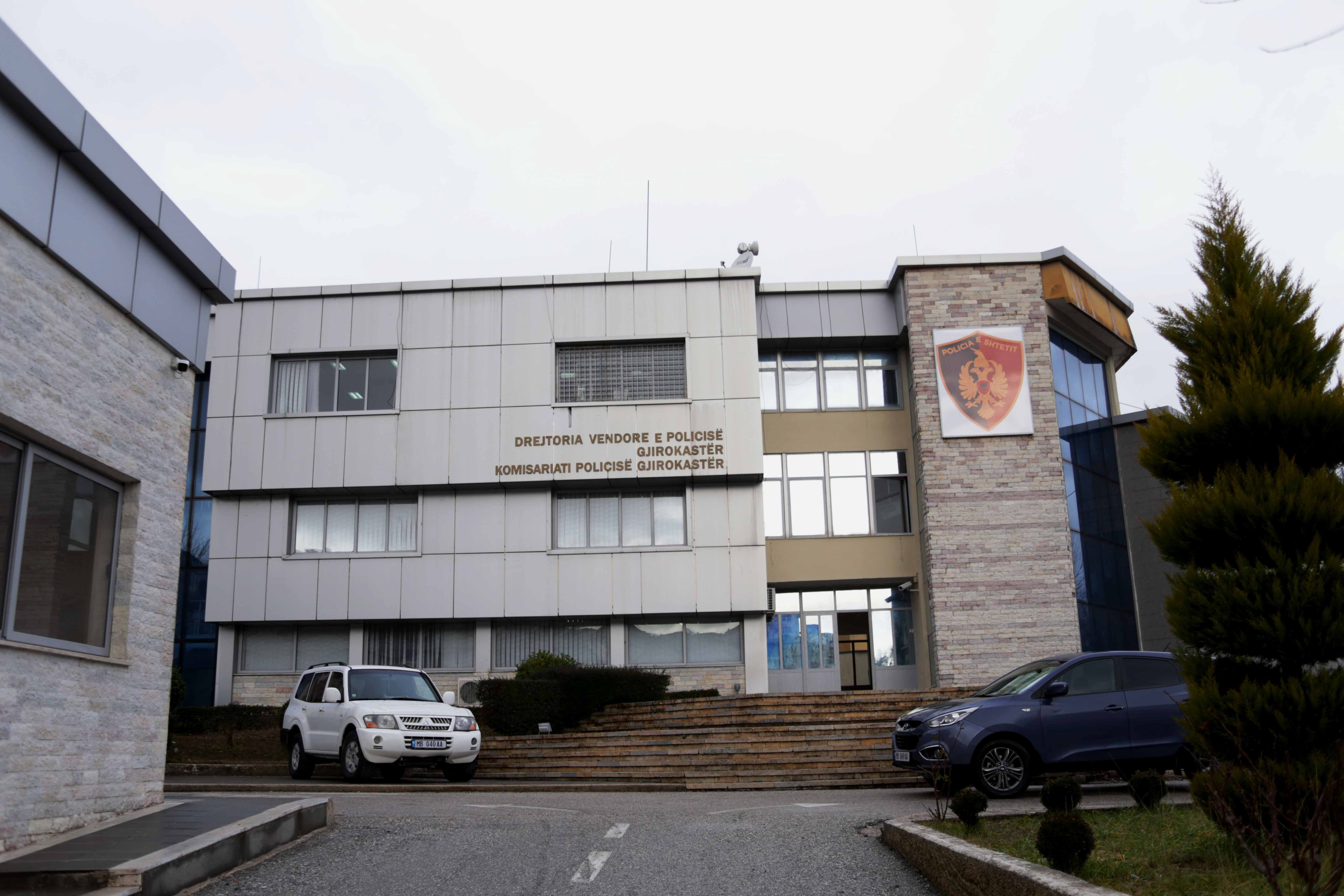 Gjirokastër – Transportuan 11 emigrantë të paligjshëm, kundrejt fitimit, gjatë rrugës i vodhën, arrestohet njëri nga autorët e dyshuar